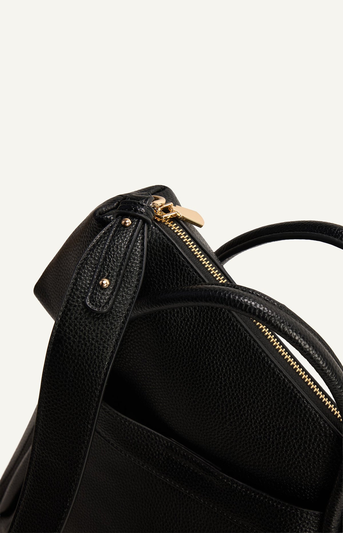 ARIANA HANDLE BAG – BLACK