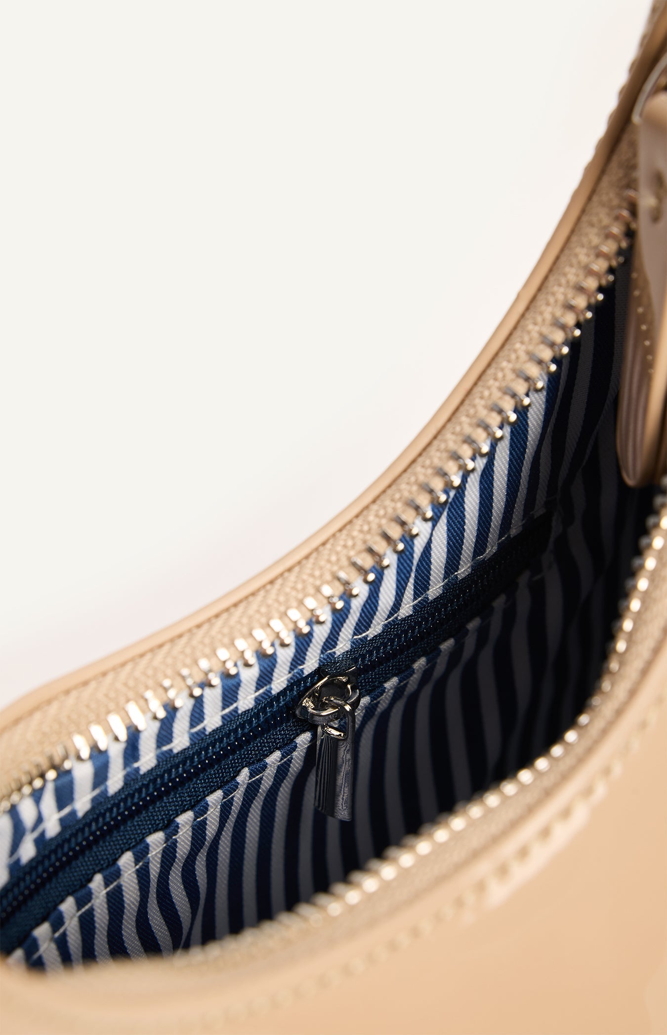 LOLA HANDLE BAG – LATTE