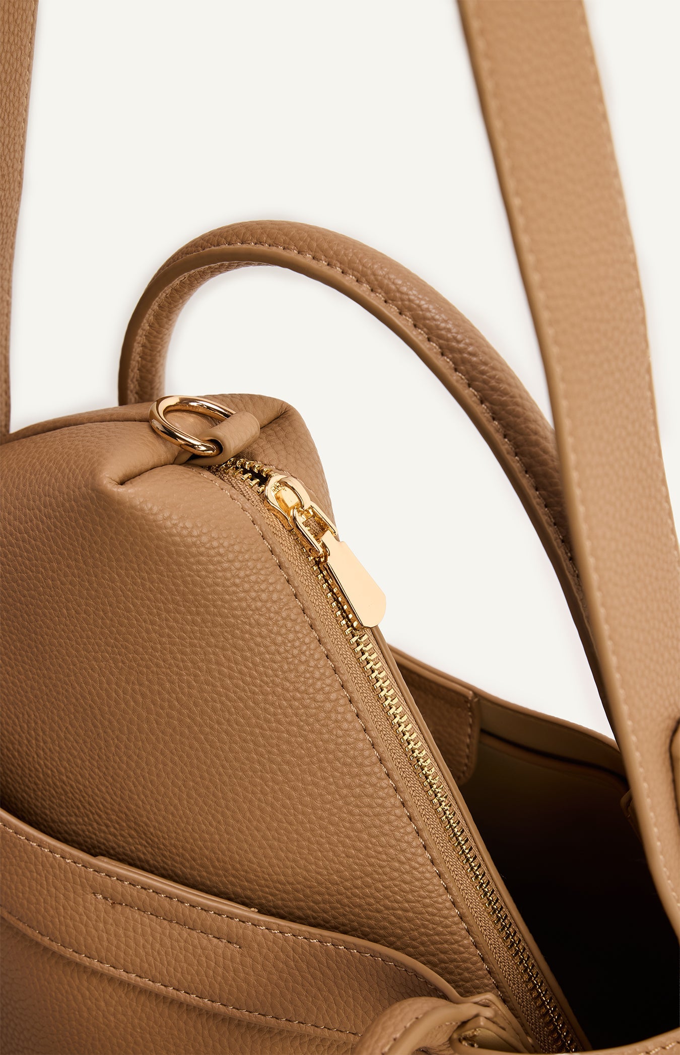 ARIANA HANDLE BAG – MOCHA MOUSSE