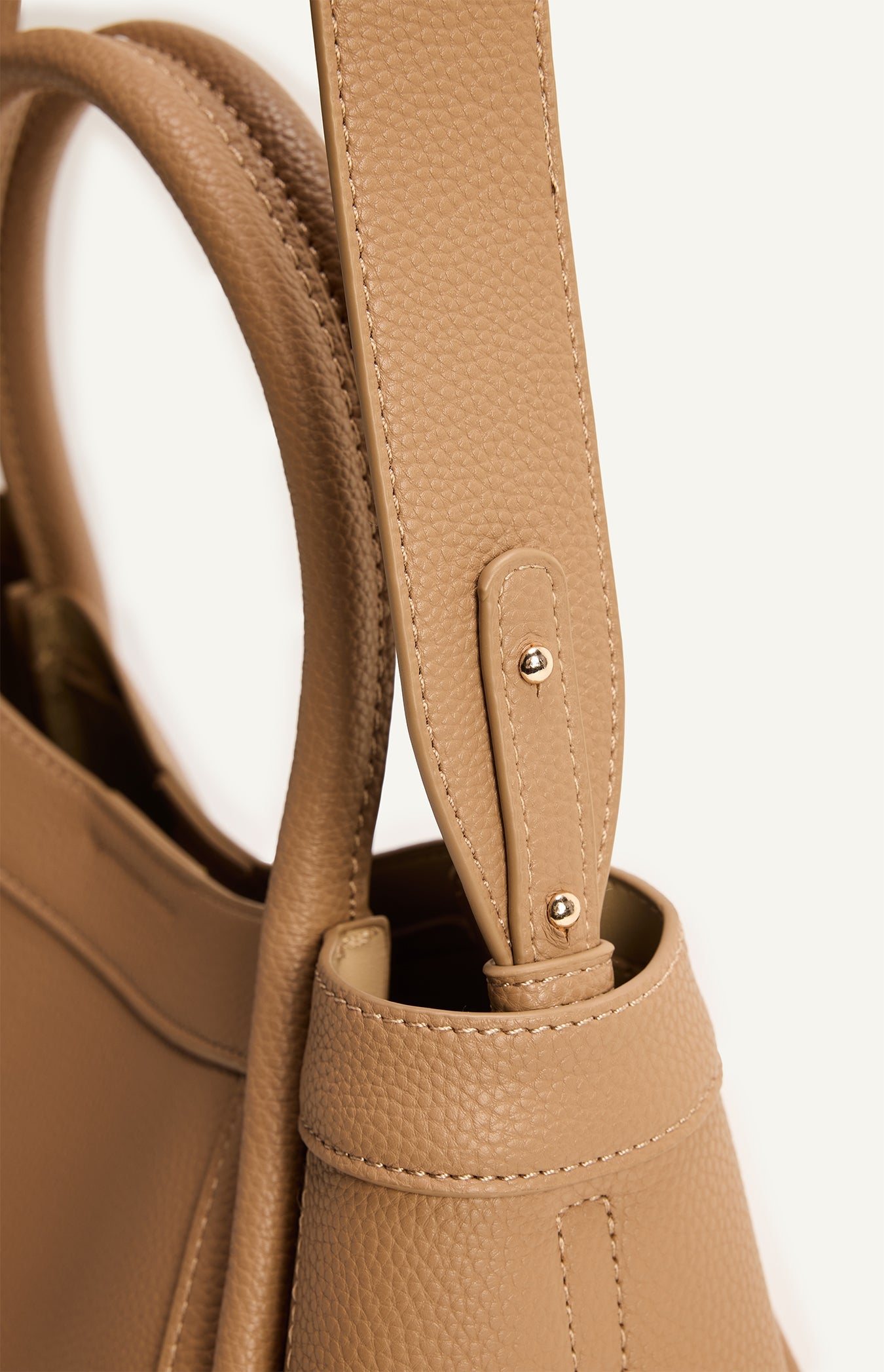 ARIANA HANDLE BAG – MOCHA MOUSSE