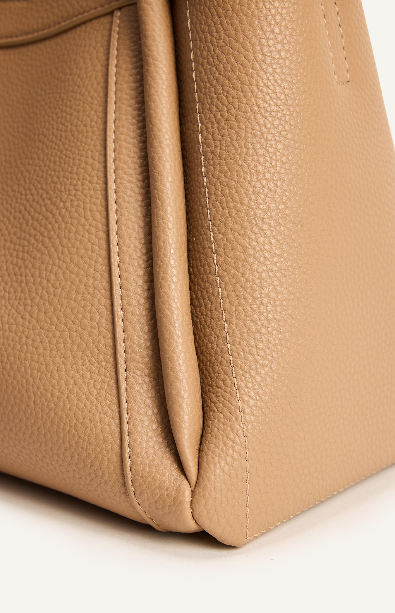 ARIANA HANDLE BAG – MOCHA MOUSSE
